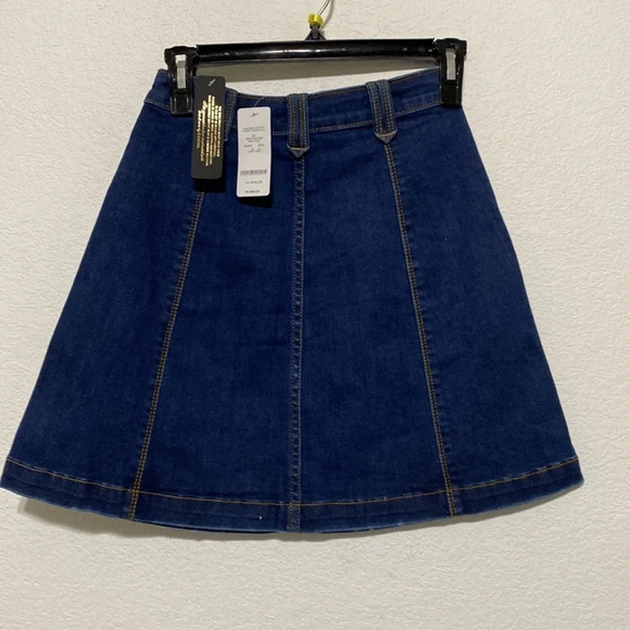 Bebe "NEW" Alexa Mini A-Line Skirt Size O - Picture 3 of 6